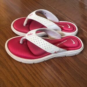 Nike cushion sandals